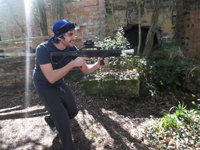 equipado para el laser tag.jpg